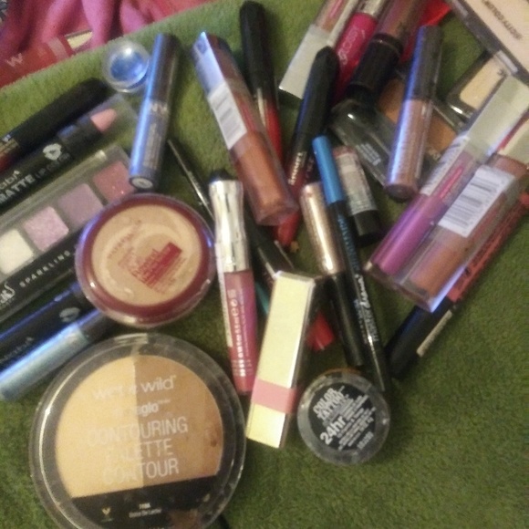 Make up - Picture 1 of 8